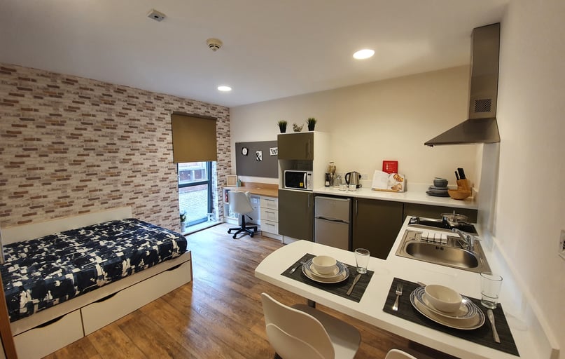 Accessible Studio, Roman House, Hanover Square, City Centre, Newcastle - Image 1